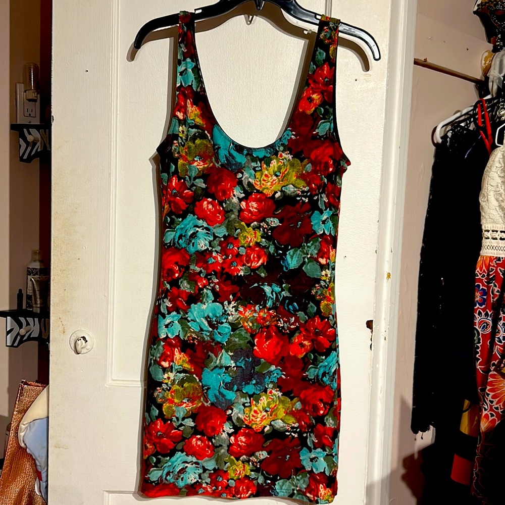 Floral dress fitted - large runs slightly small